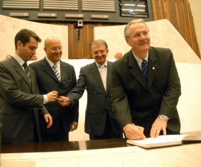 Pessuti toma posse no cargo de governador