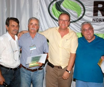 Médicos veterinários são homenageados em Jacarezinho