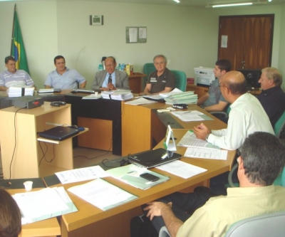 Milton Thiago de Mello visita CRMV-PR