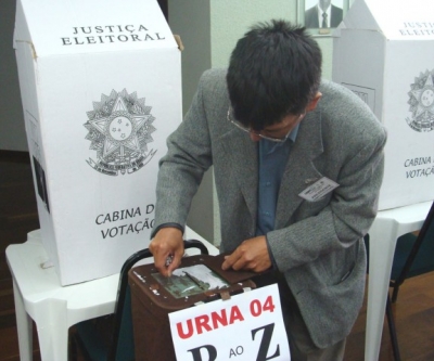 Profissionais começam a votar em Curitiba, Londrina e Maringá