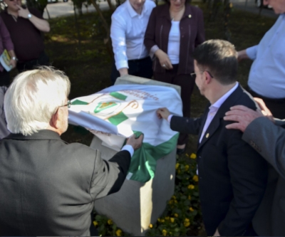 Jardinete inaugurado na capital paranaense eterniza nome da Professora Clotilde