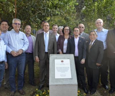 Jardinete inaugurado na capital paranaense eterniza nome da Professora Clotilde