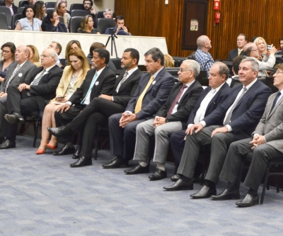 Dia do Médico Veterinário é celebrado na Assembleia Legislativa do Paraná