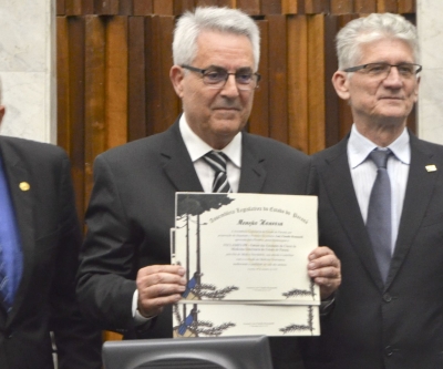 Dia do Médico Veterinário é celebrado na Assembleia Legislativa do Paraná