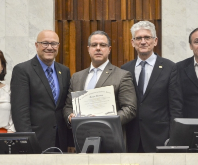 Dia do Médico Veterinário é celebrado na Assembleia Legislativa do Paraná