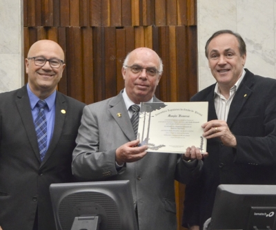 Dia do Médico Veterinário é celebrado na Assembleia Legislativa do Paraná