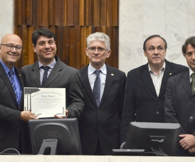 Dia do Médico Veterinário é celebrado na Assembleia Legislativa do Paraná