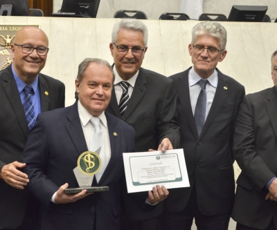 Dia do Médico Veterinário é celebrado na Assembleia Legislativa do Paraná