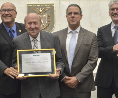 Dia do Médico Veterinário é celebrado na Assembleia Legislativa do Paraná