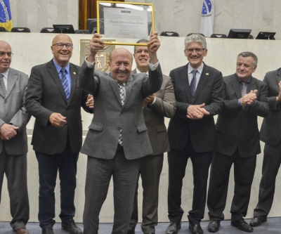 Dia do Médico Veterinário é celebrado na Assembleia Legislativa do Paraná