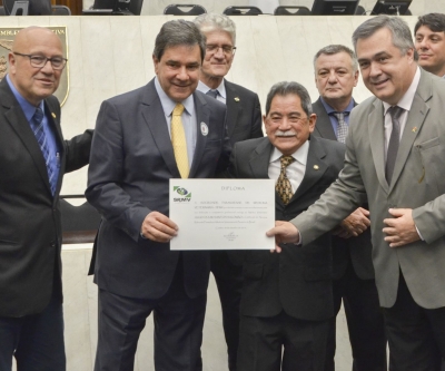 Dia do Médico Veterinário é celebrado na Assembleia Legislativa do Paraná