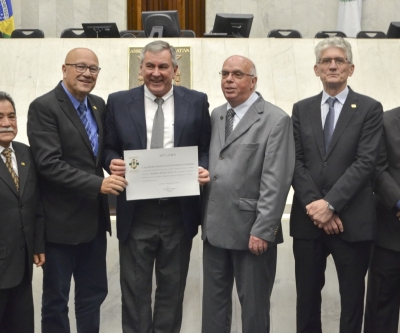 Dia do Médico Veterinário é celebrado na Assembleia Legislativa do Paraná