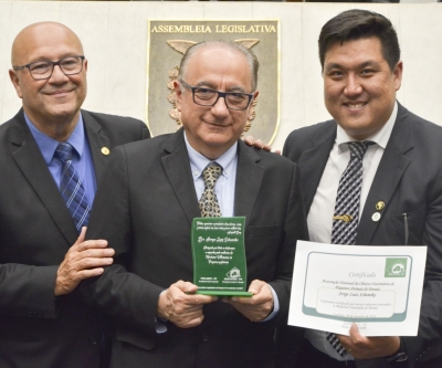 Dia do Médico Veterinário é celebrado na Assembleia Legislativa do Paraná