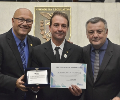 Dia do Médico Veterinário é celebrado na Assembleia Legislativa do Paraná