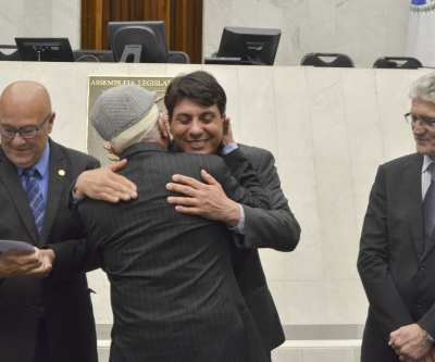 Dia do Médico Veterinário é celebrado na Assembleia Legislativa do Paraná