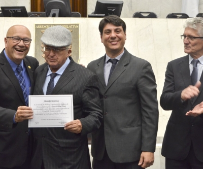 Dia do Médico Veterinário é celebrado na Assembleia Legislativa do Paraná