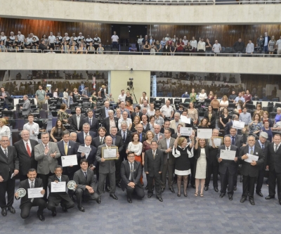 Dia do Médico Veterinário é celebrado na Assembleia Legislativa do Paraná