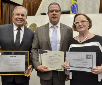 Dia do Médico Veterinário é celebrado na Assembleia Legislativa do Paraná