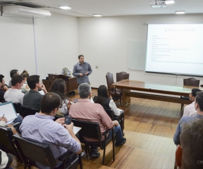 Veterinários de prefeituras recebem orientação sobre projetos de castração