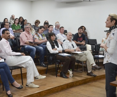 Veterinários de prefeituras recebem orientação sobre projetos de castração