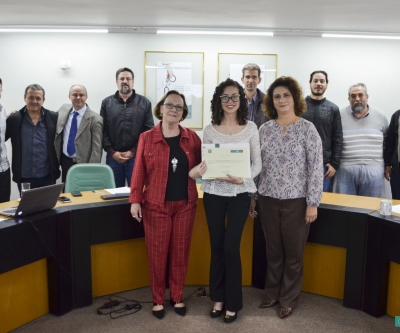 Acadêmica de medicina veterinária é homenageada pelo CRMV-PR