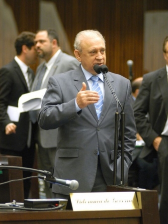 Líder do governo na Alep, deputado Ademar Traiano (PSDB), durante a sessão desta terça-feira  - Crédito: Sandro Nascimento