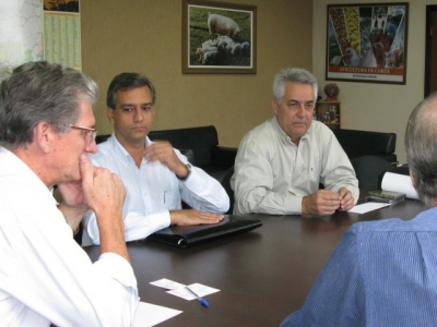 O presidente do Sindicato dos Médicos Veterinários (Sindivet-PR), Cezar Amin Pasqualin, participou da reunião com o secretário da Agricultura e do Aba