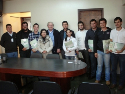 Entrega de cédulas em Pato Branco