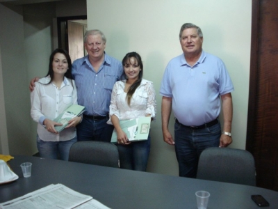Entrega de cédulas em Pato Branco