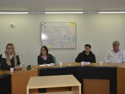 Priscilla Pegorini, Tiago Bianchesi e Luiz Camargo, responsáveis técnicos, e Elaine Carneiro, fiscal da Adapar, falam de experiências profissionais na