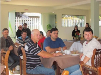 Médicos Veterinários presentes no café da manhã do Sindicato Rural.