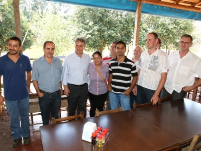 Prefeito recepciona o grupo